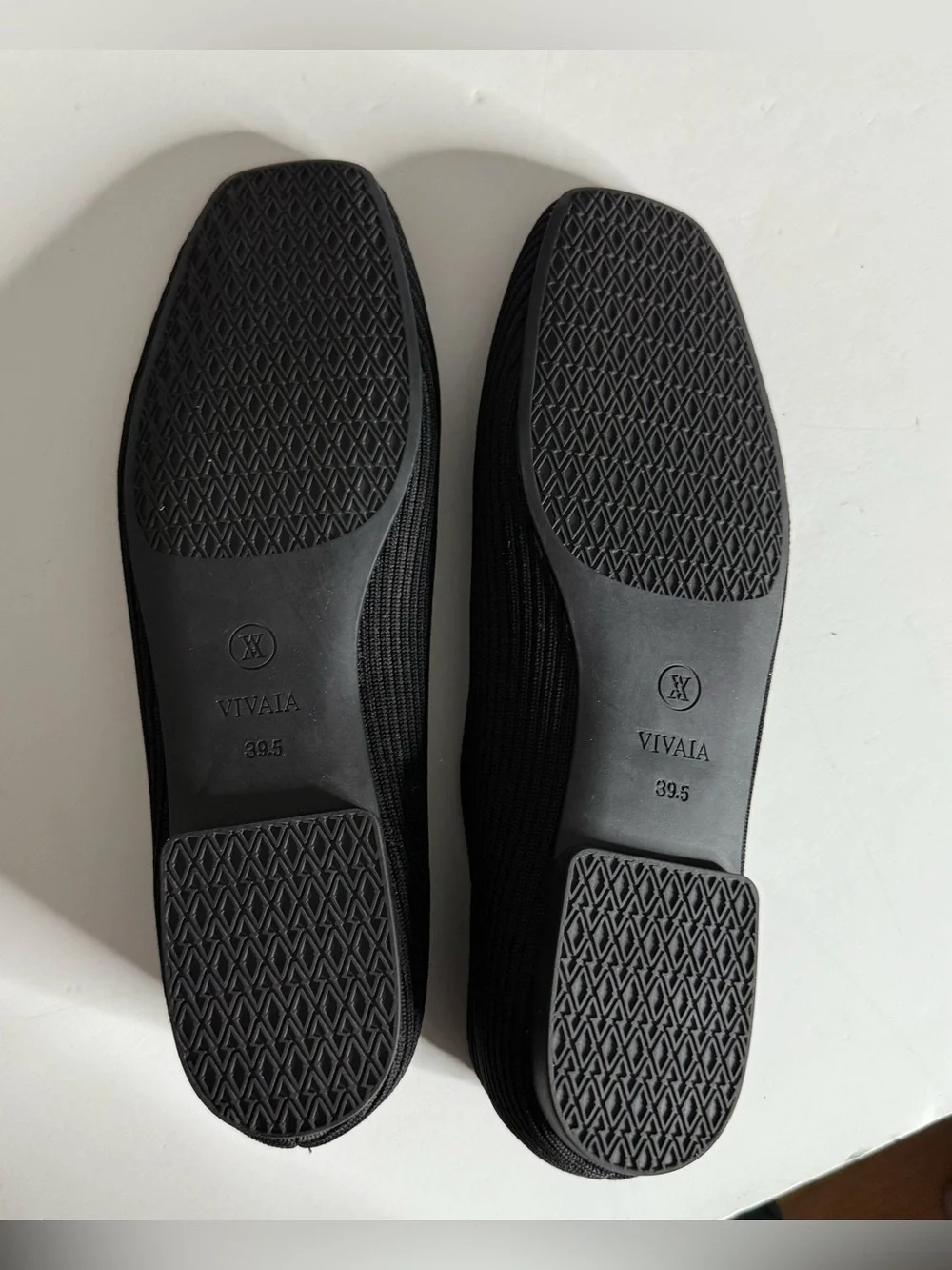Vivaia Square-Toe V-Cut Flats